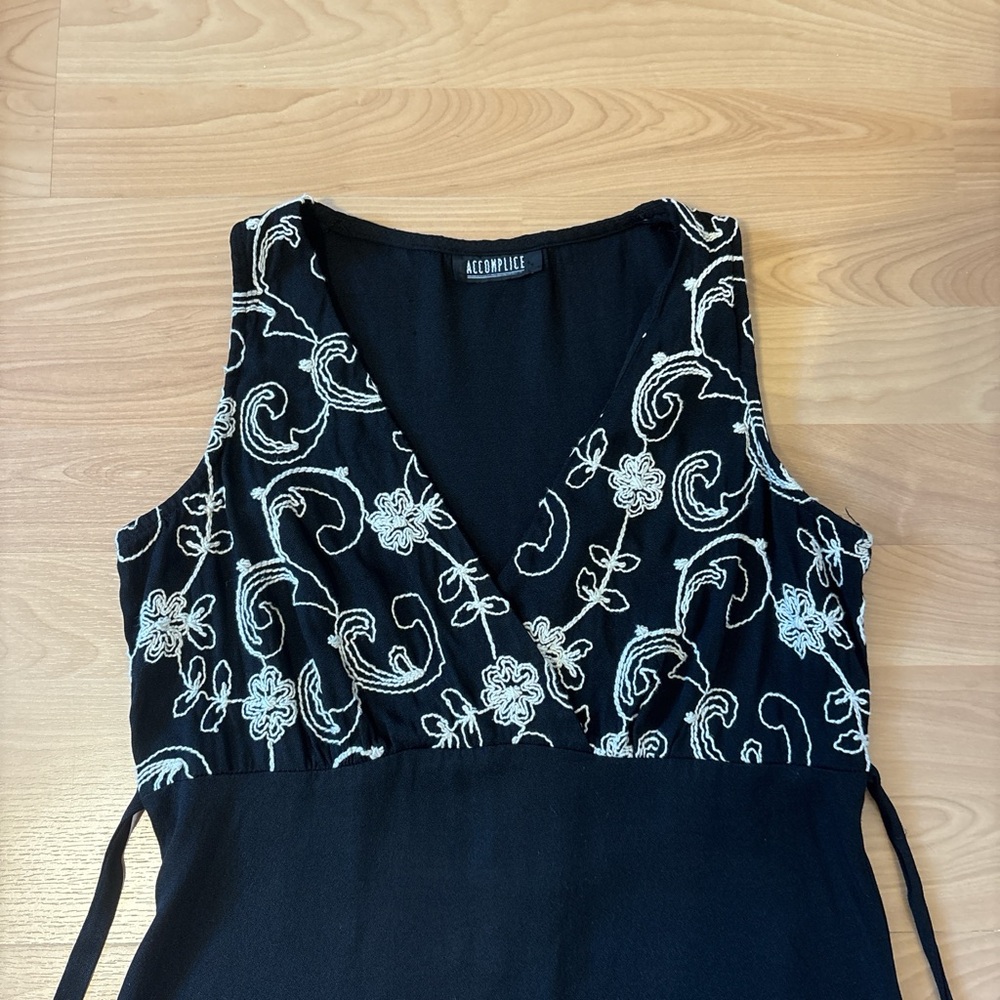 American Vintage Black and White A-Line Embroidered Dress